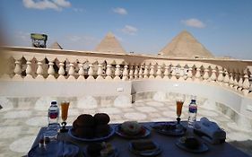 Queen Pyramids View Inn